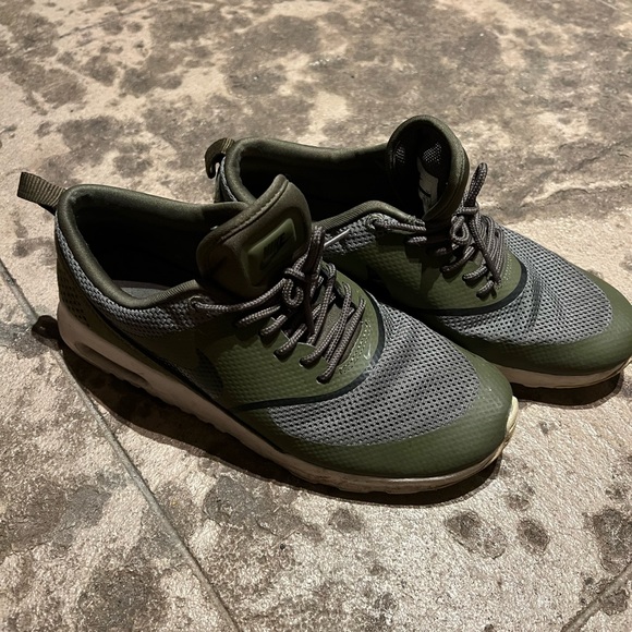 Green Nike Air Max Thea - Picture 2 of 3